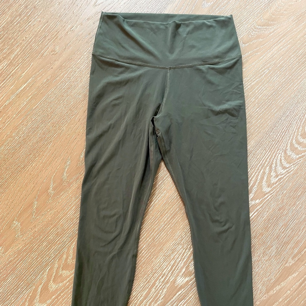NIKE Crop Athletic Pants